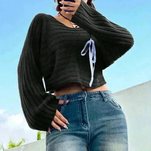 Black Casual Women's Solid Color Short Batwing Sleeve Sweater - Picture 7 of 7